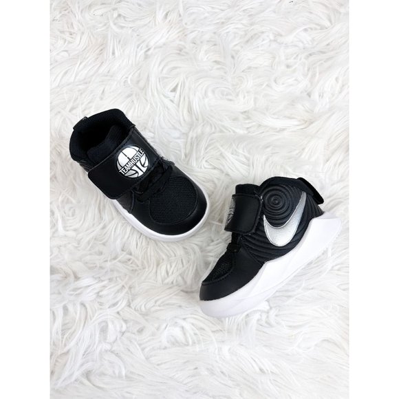Nike Team Hustle D 9 Black White High Top Sneakers Toddler Size 5 - Picture 1 of 6